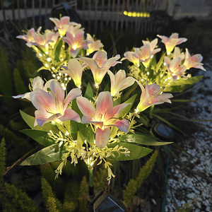 Lampe solaire en forme de fleur de lys, étanche, pour jardin extérieur, à insérer dans le sol, décorative, LED - Product Image 1