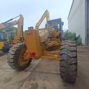 Niveleuse CAT 140H, poids opérationnel 14 tonnes, modèle 2021, moteur CAT 3176C ou 3306T, état quasi neuf, pompe et boîte de vitesses. - Product Image 3
