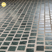 Carreau de mosaïque Scarpa en marbre vert beige à coupe brute large pour décoration de sol
