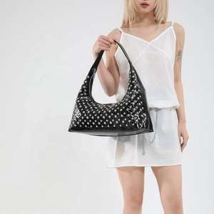 Sac à bandoulière pour femme en cuir PU, style hobo, tendance, décontracté, pour l'extérieur, avec rivets, pour jeunes femmes, très vendu - Product Image 4