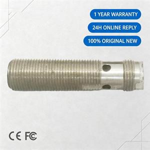 เซ็นเซอร์โฟโตอิเล็กทริคแบบใหม่เอี่ยม 100% ของแท้ รุ่น E2A ซีรีส์ E2A-M18KS08-WP-B1 E2A-M18KS08-WP-B2 E2A-M18KS08-WP-B3 มีสินค้าในสต็อก - Product Image 1