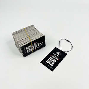 Carte de remerciement noire personnalisée imprimée, insert en papier noir mat avec logo et code QR pour marque de vêtements - Product Image 2