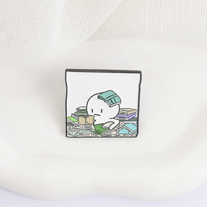 Spilla in smalto con personaggio dei cartoni animati 'Drowning in Books', graziosa figura bianca semplice circondata da libri impilati, spilla da bavero, gioiello, regalo - Product Image 3