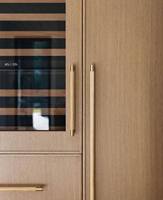 Tendance 2026 : Meuble de cuisine Slim Shaker en chêne blanc avec panneau de porte laqué, construction en contreplaqué, évier inclus, pour usage commercial