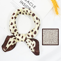 Nouveau design été coloré à pois imprimé léopard 50*50cm soie Satin carré écharpe femmes tête foulards Bandanas en gros
