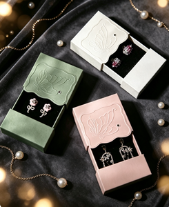 Caja de Joyería con Cajón Deslizable y Diseño de Mariposa en Relieve, Caja de Regalo para Anillos, Aretes y Collares con Forro de Terciopelo, Caja con Logotipo Personalizado para Venta al Por Mayor - Product Image 1