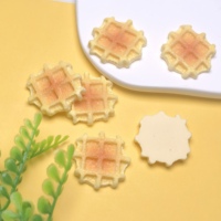 Mini Waffle de Resina Kawaii de Dibujos Animados, Suministro de Arte de Comida Simulada, Cabujón de Base Plana para Manualidades DIY y Decoración