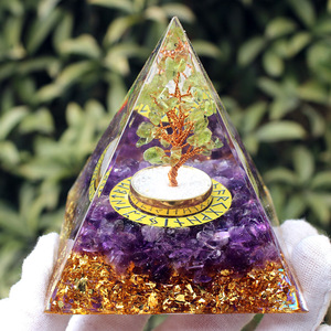 Pyramide en époxy cristal 8 cm, Rune du Soleil gravée au laser, décoration d'intérieur, ornement de bureau - Product Image 4