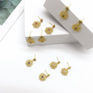 Boucles d'oreilles pendantes en cuivre doré incrustées de zircon à motif floral pour femmes, bijoux de fête, tige en argent 925, origine Yiwu - Product Image 2