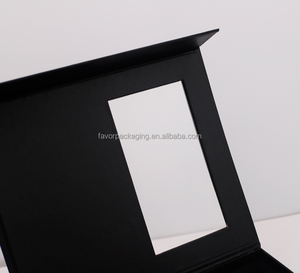 FAVORCRAFTS Caja <span class=keywords><strong>de</strong></span> Regalo Rígida con Forma <span class=keywords><strong>de</strong></span> <span class=keywords><strong>Libro</strong></span> y Ventana Abatible, Negra Texturizada, Personalizada y <span class=keywords><strong>de</strong></span> Primera Calidad para Joyería - Product Image 3