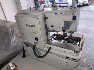 Máquina <span class=keywords><strong>de</strong></span> coser con orificio <span class=keywords><strong>de</strong></span> botón <span class=keywords><strong>de</strong></span> <span class=keywords><strong>ojal</strong></span> electrónico barato <span class=keywords><strong>Brother</strong></span> 9820 <span class=keywords><strong>de</strong></span> segunda mano, máquina <span class=keywords><strong>de</strong></span> coser Sub Eye Phoenix Eye - Product Image 3