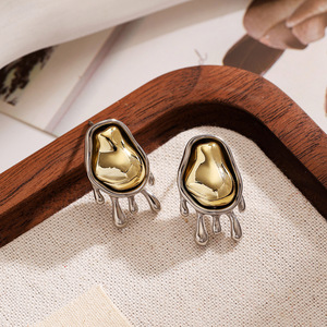 ต่างหูสแตนเลสทรงหยดน้ำ ชุบทอง 18k สำหรับผู้หญิง สวมใส่ได้ทุกวัน ดีไซน์ทรงเรขาคณิต ประดับแบบ Bezel Setting - Product Image 4