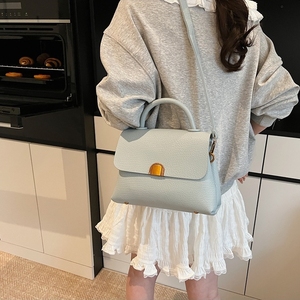 Nova Bolsa Tote Redonda Popular de Verão com Alça, Barata e em Tendência, Pequena Bolsa Transversal de Ombro com Couro PU e Fecho de Aba para Atacado - Product Image 4