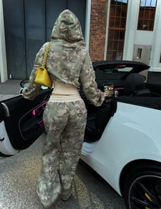 Conjunto de 2 piezas de camuflaje <span class=keywords><strong>Rosa</strong></span> personalizable para mujer, pantalones de chándal recortados con <span class=keywords><strong>capucha</strong></span> y cremallera, pantalones de pierna ancha bordados con <span class=keywords><strong>capucha</strong></span> de invierno - Product Image 4