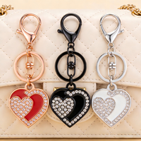 Porte-clés en émail personnalisé en forme de cœur pour la promotion de marque, cadeaux souvenirs promotionnels, porte-clés en émail souple ou dur avec fermoir