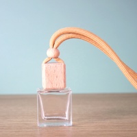 Nouveau couvercle en bois carré 10ml bouteille en verre aromathérapie parfum diffuseur d'huile essentielle Logo personnalisé Auto suspendus ornements décor