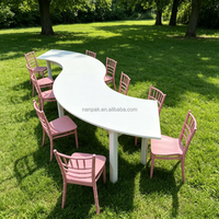 Table d'activités portable moderne en forme de S pour enfants, avec bords arrondis et imperméables, idéale pour la location événementielle