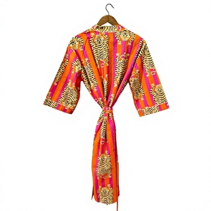 Kimono con estampado de tigre para mujer, manga tres cuartos, corte holgado, estilo cruzado, ropa informal para todas las estaciones, diseño a rayas naranja y rosa - Product Image 1