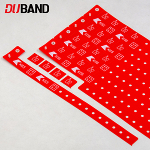 Bracelet en vinyle triple épaisseur de qualité supérieure avec rouleau de rechange |   Bracelets d'événement imperméables personnalisés pour les salles de concert, les parcs, les stations balnéaires et les festivals - Product Image 4