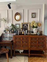 Buffet en bois rustique vieilli à 6 tiroirs avec pieds tournés et étagère inférieure ouverte pour salle à manger