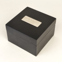 Boîte à montre en bois noir brillant en gros avec doublure en velours doux, logo personnalisé, charnière métallique robuste pour emballage cadeau de montre-bracelet