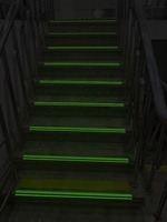 Nez d'escalier auto-lumineux de haute qualité visibilité toute la nuit sans puissance nécessaire pièces d'escalier essentielles