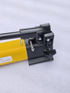 ปั๊มไฮดรอลิกมือโยกแบบสองสปีด น้ำหนักเบา เทียบเท่า ENERPAC รุ่น VP-142 สำหรับซ่อมแซมและยกกระบอกไฮดรอลิกขนาดเล็ก - Product Image 3