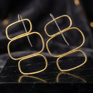 Pendientes de Aro de Latón Hechos a Mano de Soumya Creations, Chapados en Oro, Diseño Geométrico, Vintage, Étnico, Moderno, Unisex - Product Image 1