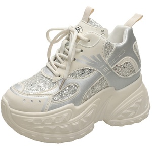 Dropshipping de chaussures de créateur à paillettes tendances avec logo personnalisé chaussures pour femmes chaussures à talons compensés style de marche <span class=keywords><strong>baskets</strong></span> décontractées pour femmes - Product Image 1