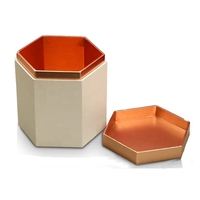Boîte hexagonale en carton kraft noir personnalisée avec gaufrage et doublure en éponge pour l'emballage de cosmétiques, d'huiles, de parfums, d'aliments et de cadeaux