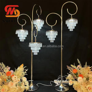 Support de chandelier doré lisse, lampes de chemin de mariage en fer forgé électroplaqué, éclairage de chemin, décoration de passerelle - Product Image 1