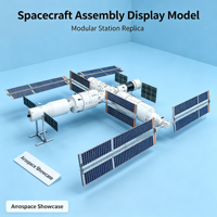 Maquette d'assemblage de station spatiale, modèle 3D, capsules blanches, connecteurs noirs, panneaux solaires bleus, structure modulaire, hôtel