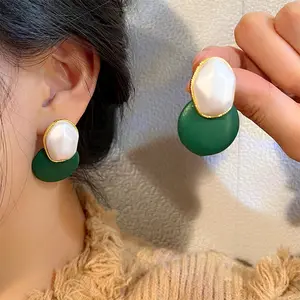 S925 Argent Aiguille Coréenne Irrégulière Vert Ovale Perle Vintage Vert Boucles D'oreilles En Cuir