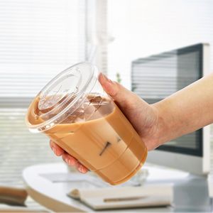 แก้วกาแฟนมชาพลาสติก PET ขนาด 98 มิลลิลิตร พร้อมฝาปิดกันรั่ว สำหรับเครื่องดื่มอเมริกันลาเต้ แบบใช้แล้วทิ้ง พิมพ์โลโก้ได้ - Product Image 4