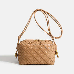Bolso bandolera cuadrado para mujer, moderno, ligero, lujoso, tejido a mano con material PU, forro suave, con cremallera. - Product Image 2