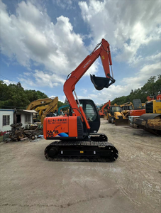 Mini-excavatrice Hitachi ZX70 d'occasion, 6,5 tonnes, moteur haute efficacité, pompe, certifiée CE, bonne qualité - Product Image 5