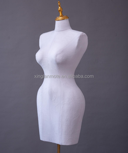 Mannequin en plastique demi-longueur pour <span class=keywords><strong>femme</strong></span> Mannequin de couturière réglable pour le haut du corps de grande taille pour vitrine - Product Image 2