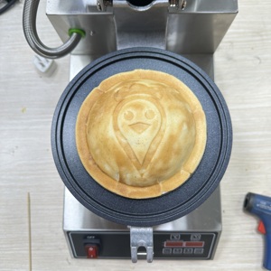 Machine à hamburgers UFO 220V, nouvelle, portable, facile à utiliser pour les petites entreprises, avec moule surdimensionné personnalisé et motif logo. - Product Image 4