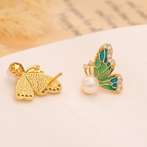 Wholesale Luxury 18K Gold Plated Women's Stud <b>Earrings</b> Trendy Korean Style Zircon Butterfly Imitation Pearl Brass Bezel Setting - Product Image 4