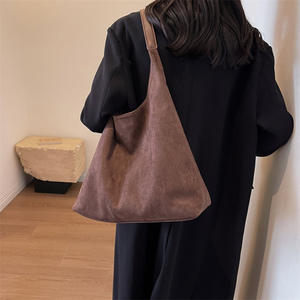 Sac en daim femmes 2024 nouveau automne et hiver populaire grande capacité sac à bandoulière sac seau - Product Image 2