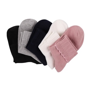 Chaussettes décontractées élégantes à bordure picot de marque coréenne pour femmes, conçues pour un usage quotidien avec une texture côtelée tendance - Product Image 3