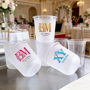Gobelets en plastique personnalisés de 16 oz, givrés, écologiques et réutilisables pour fêtes, décorations de mariage, avec monogrammes de la mariée - Product Image 1