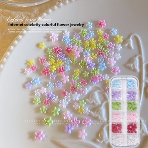 Luninail 12 compartiments, mini fleurs 3D en plastique, couleurs <span class=keywords><strong>pastel</strong></span>, accessoires de nail art style français avec strass et breloques - Product Image 2