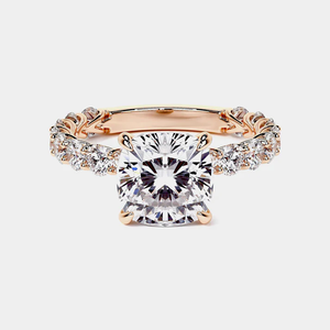 Elegante Anillo de Diamantes con Piedras Laterales de Oro Amarillo de 18 Quilates, Diamante Central de Corte Esmeralda con Detalles Laterales Brillantes, Joyería Fina para Bodas - Product Image 3