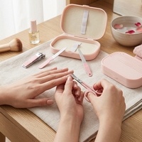 Ensemble de manucure rose 8 en 1, kit de soin des ongles, outils de pédicure avec étui de rangement pour la maison et les voyages