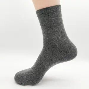 OEM Bambus Baumwolle Ihr eigenes individuelles Logo weiß schwarz Crew-Socken Sportsocken Herren Basketballsocken