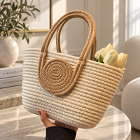 Nouveau Sac Fourre-tout Tressé en Corde de Coton pour l'Été, Style Minimaliste, pour la Plage et les Vacances, Sac à Main de Voyage pour Femme avec Deux Pompons, Imperméable