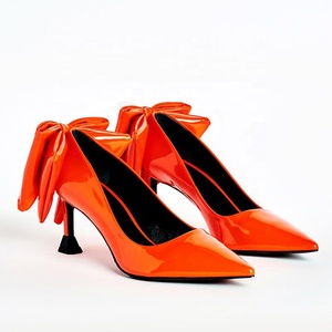 Escarpins de soirée pour femme en cuir verni brillant, à talon aiguille haut et fin, avec grand nœud arrière, style bureau - Product Image 6