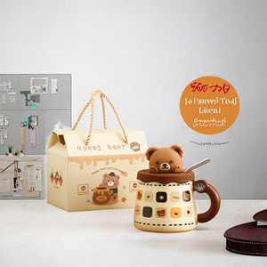 Mug en céramique Ours de dessin animé tendance et adorable, tasse à boisson en céramique avec couvercle et paille pour le bureau, les cadeaux quotidiens et diverses occasions - Product Image 2