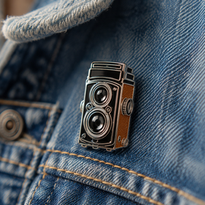 Spille personalizzate in smalto duro all'ingrosso, distintivi da bavero vintage a forma di macchina fotografica, produttore di badge in metallo per regali per fotografi - Product Image 3